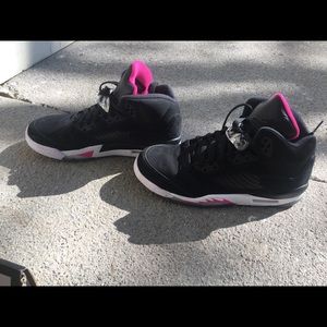 Size 6 youth equivalent women’s 7-7.5.See pics.